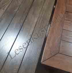 Фотография стола из массива дуба с тонировкой и лаковым покрытием