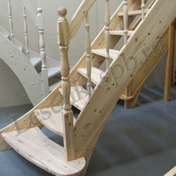 Фотография лестницы №12 эк. Готовая лестница в разобранном виде, из хвои, без покрытия