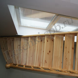 Фотография лестницы №12 эк. Готовая лестница в разобранном виде, из хвои, без покрытия